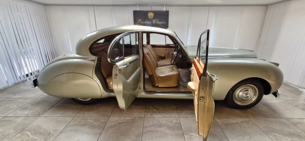 1952 Jaguar MK VII-13