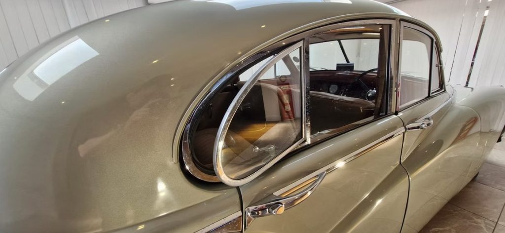 1952 Jaguar MK VII-19