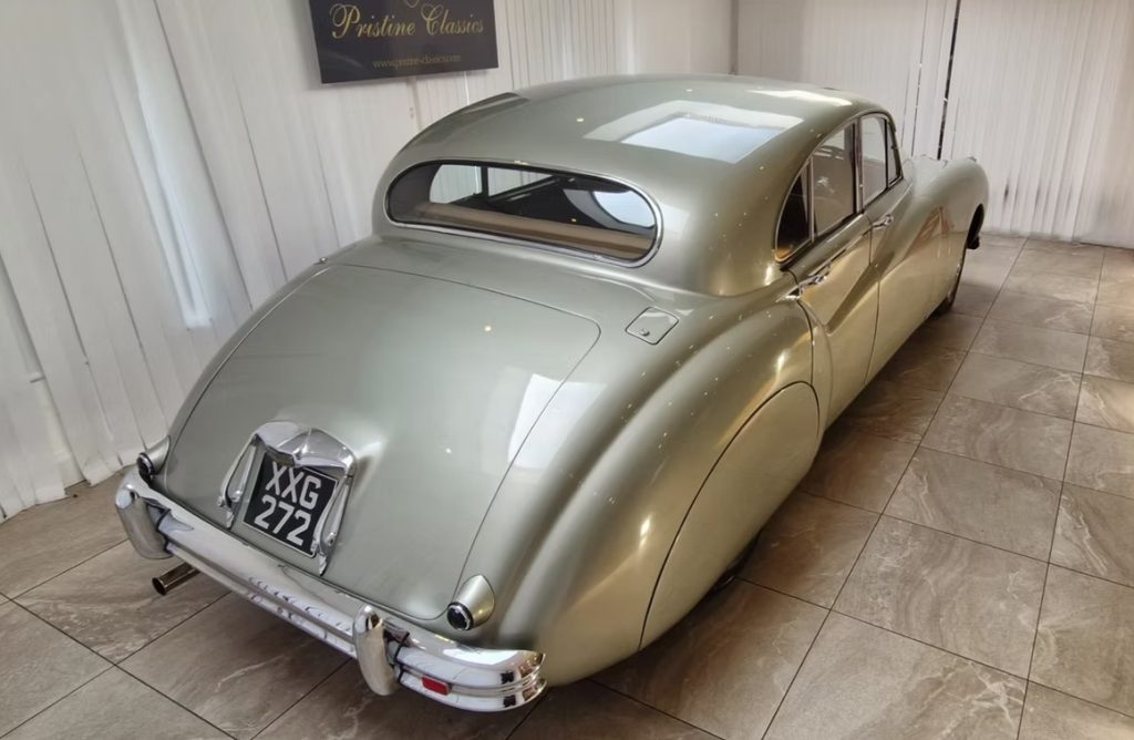 1952 Jaguar MK VII-25