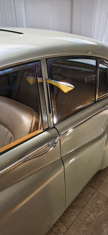 1952 Jaguar MK VII-27