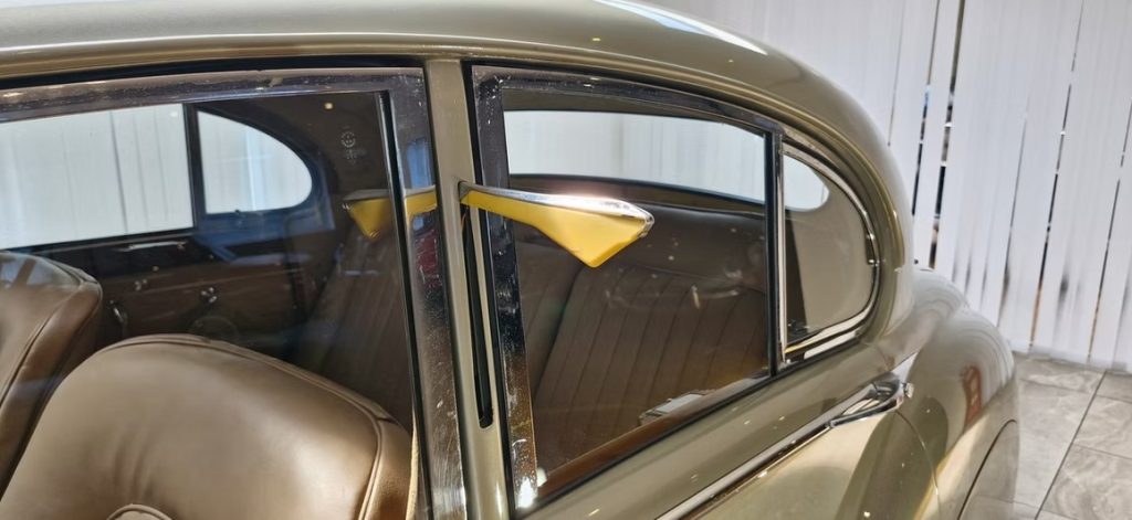 1952 Jaguar MK VII-28