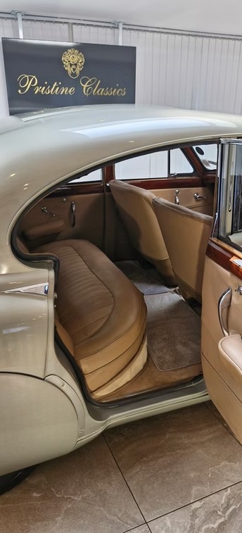 1952 Jaguar MK VII-32