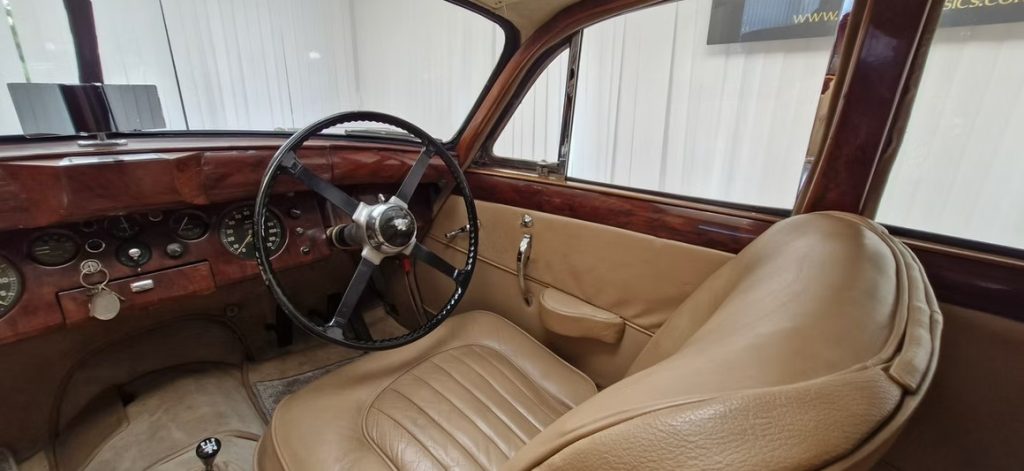 1952 Jaguar MK VII-34