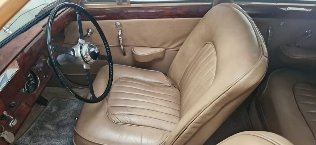 1952 Jaguar MK VII-36