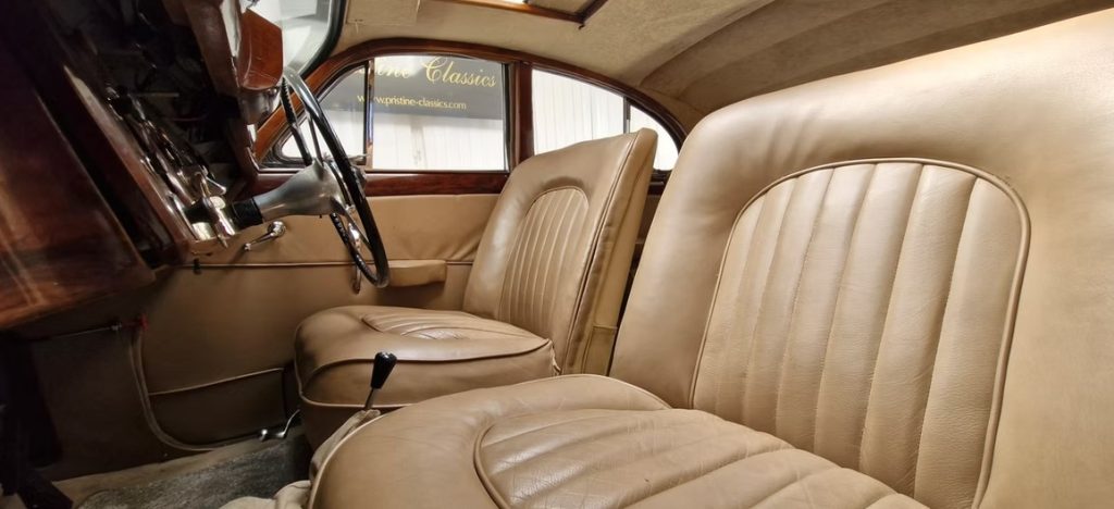 1952 Jaguar MK VII-38