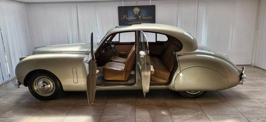 1952 Jaguar MK VII-5