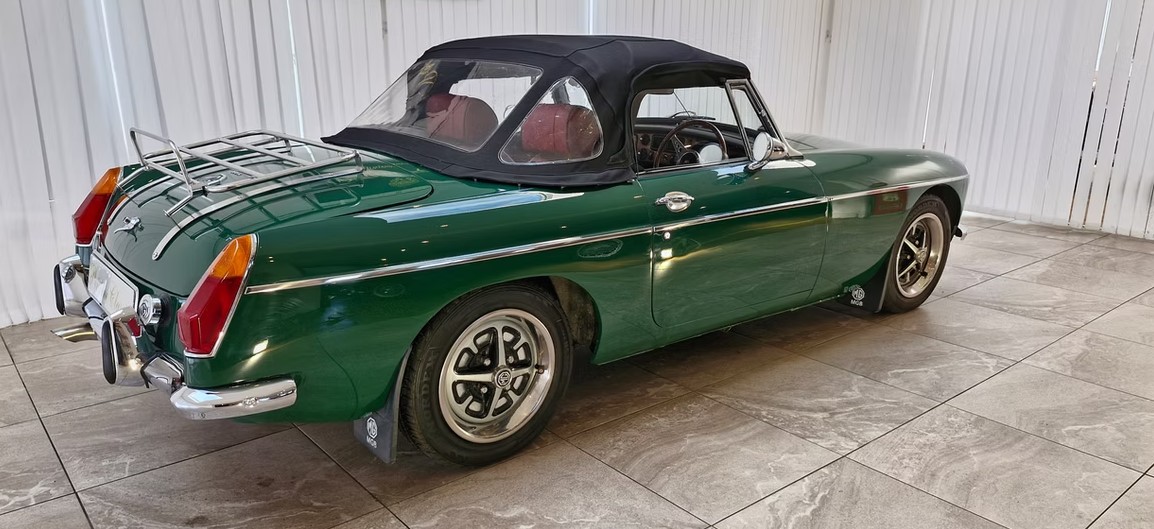 1973 MG MGB Roadster-10