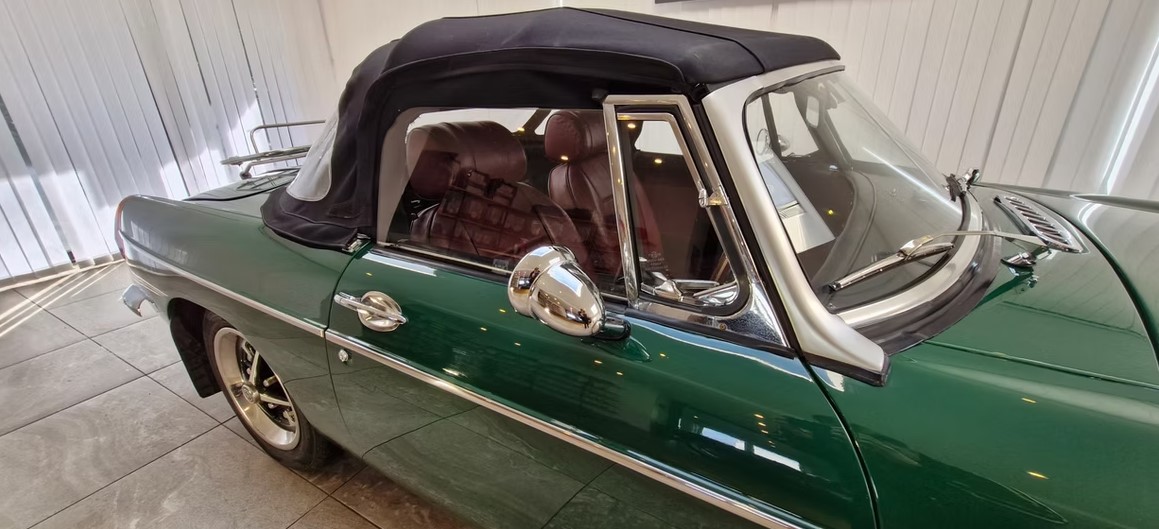 1973 MG MGB Roadster-11
