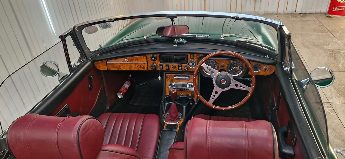 1973 MG MGB Roadster-13