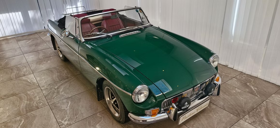 1973 MG MGB Roadster-14