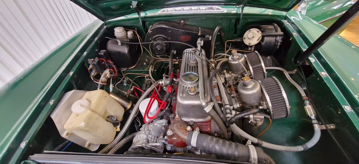 1973 MG MGB Roadster-15