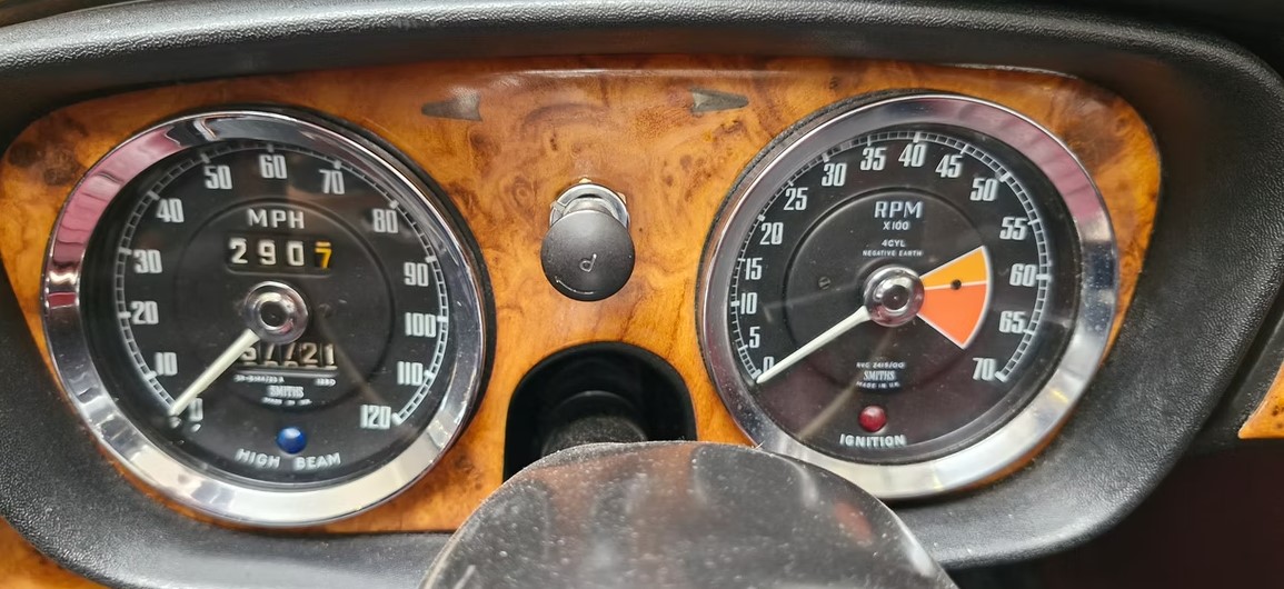 1973 MG MGB Roadster-18