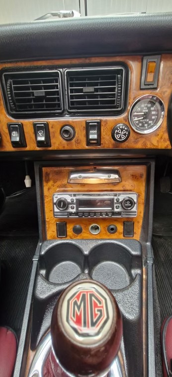 1973 MG MGB Roadster-19