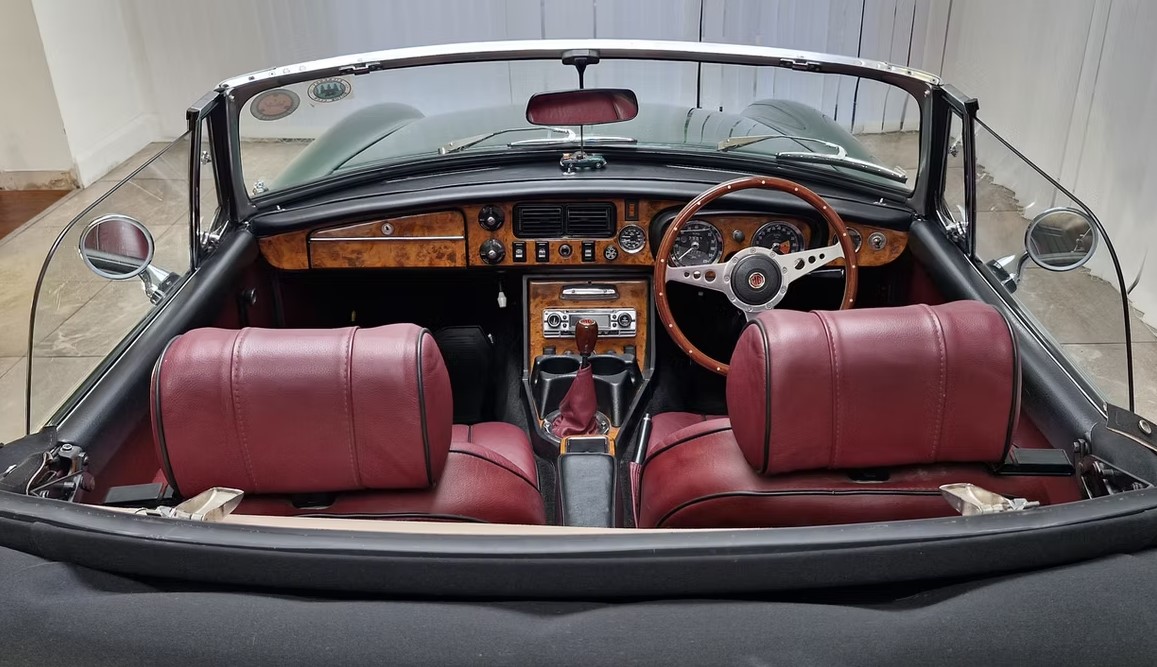 1973 MG MGB Roadster-20