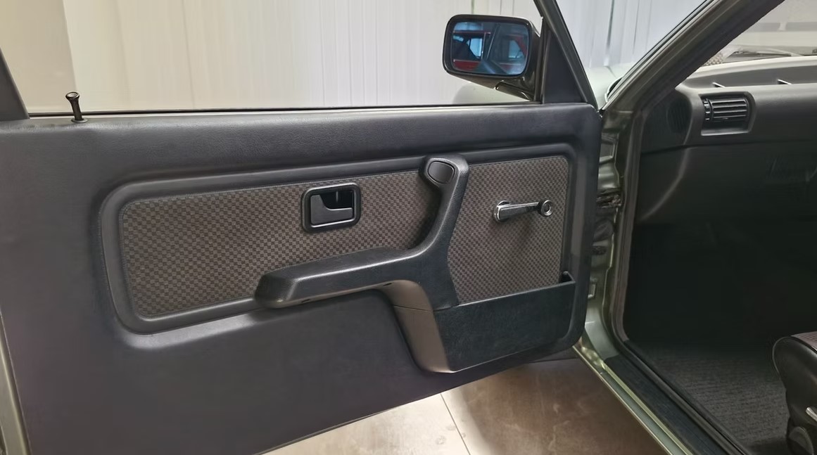1985 BMW 320i-17