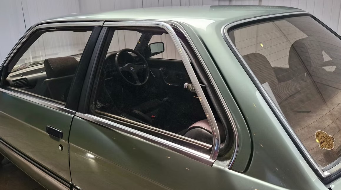 1985 BMW 320i-21