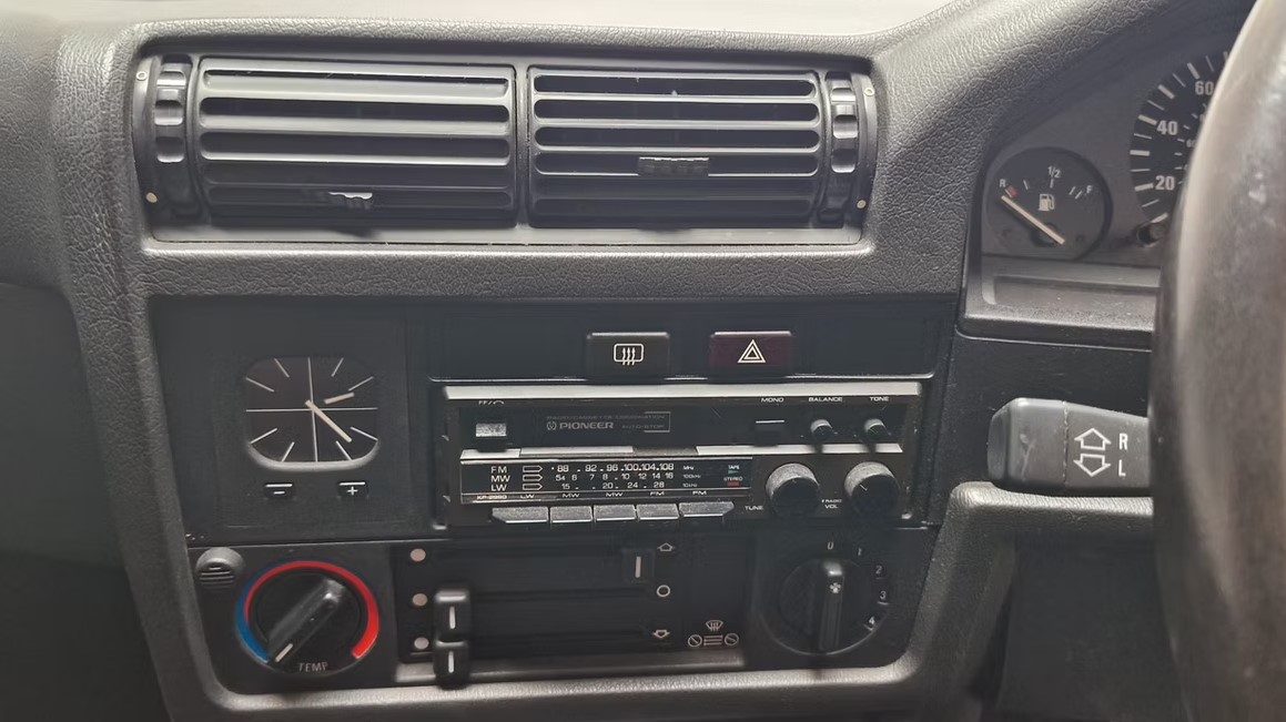 1985 BMW 320i-24