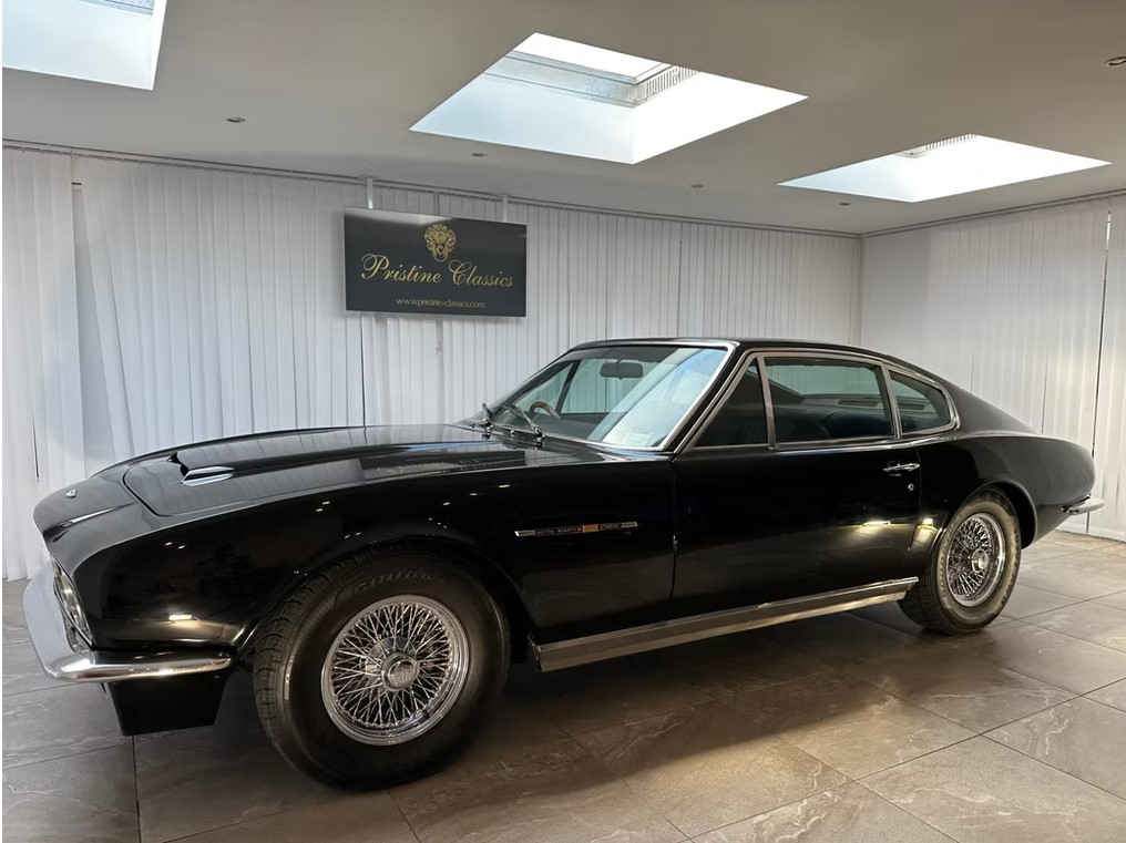 Aston Martin DBS 10