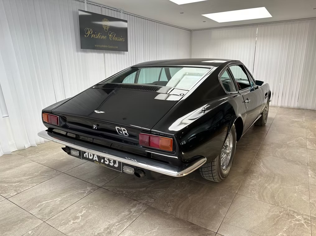 Aston Martin DBS 11