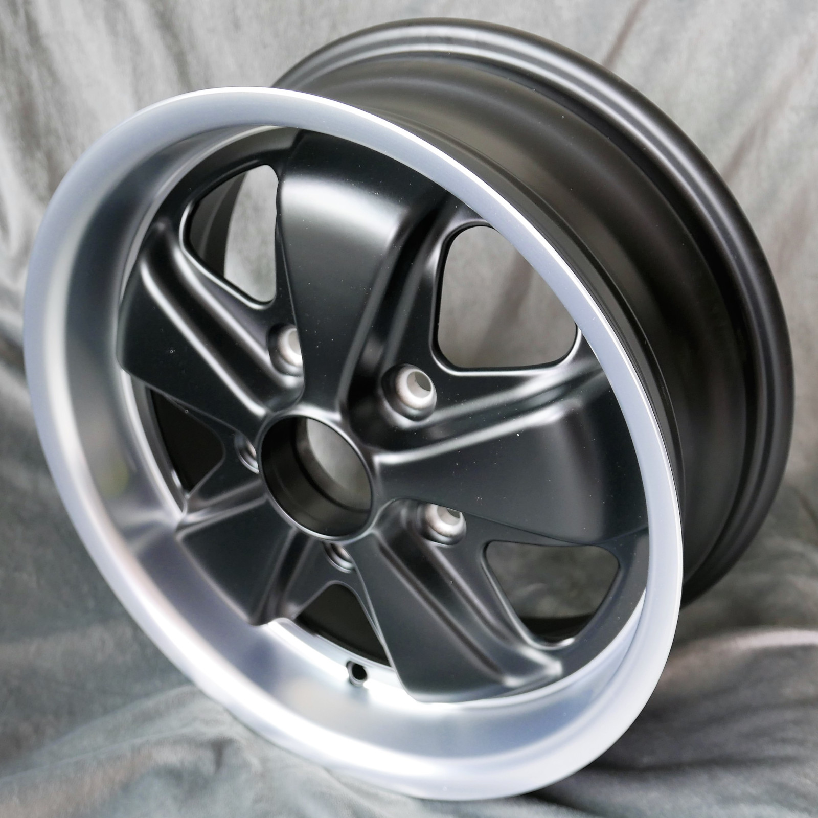 Maxilite 5-Spoke Style (Deep Six) 6x15 5x130 - MX160015A
