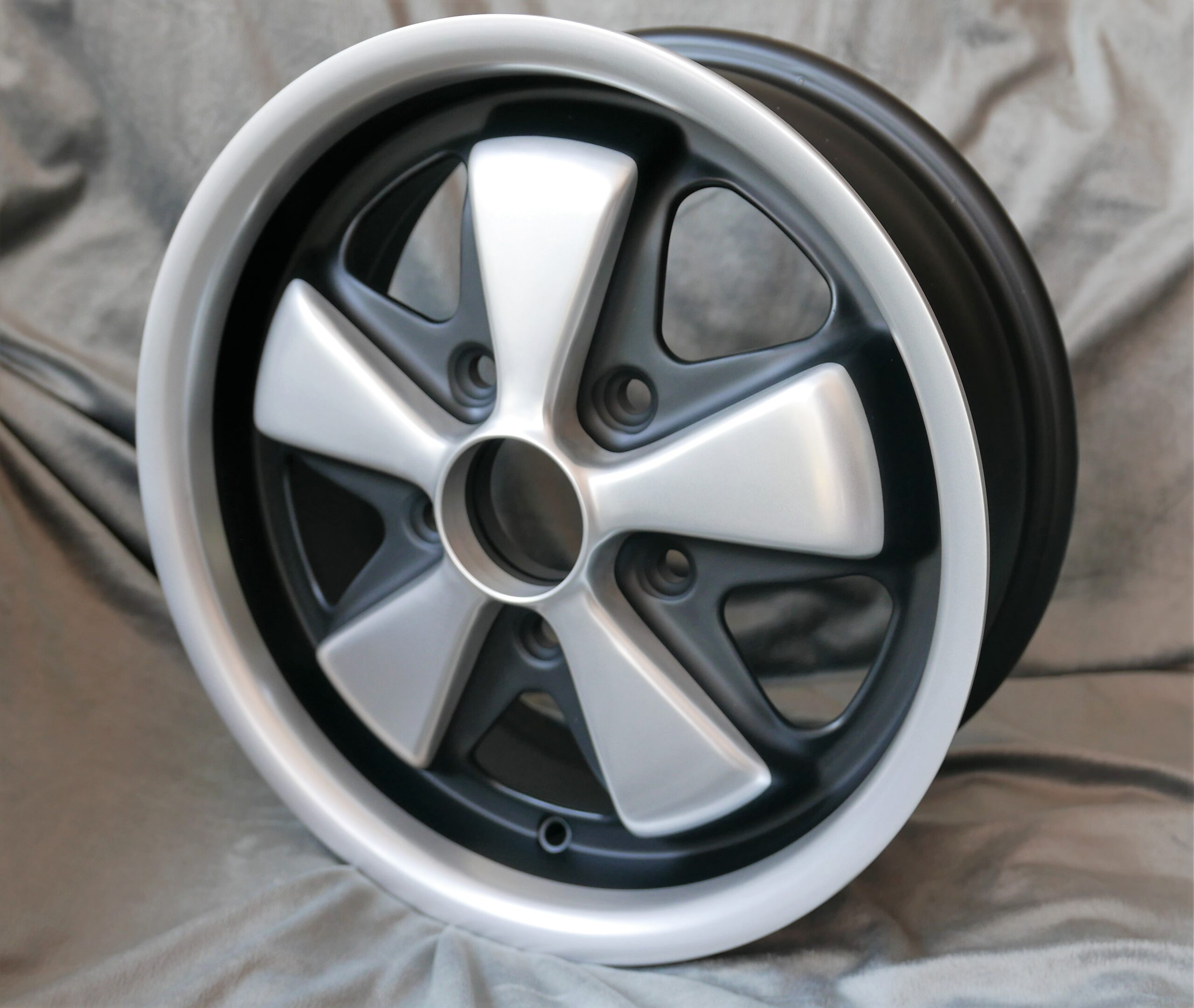 Maxilite 5-Spoke Style (Deep Six) 6x15 5x130 - MX160015Z