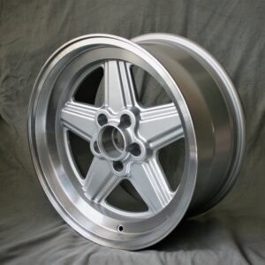 Maxilite staggered Penta Style set 8x17 front | 9x17 rear for Mercedes W126 - AMPE8917-mercedesw126