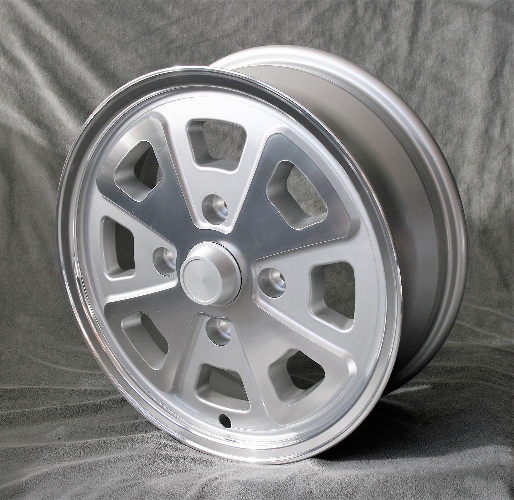 Maxilite 4-Spoke Style 5,5x15 – VW 412