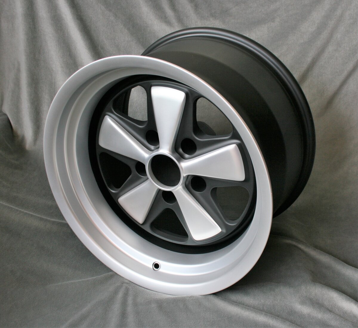 Maxilite 5-Spoke Style 10x17 – Porsche 911 SC