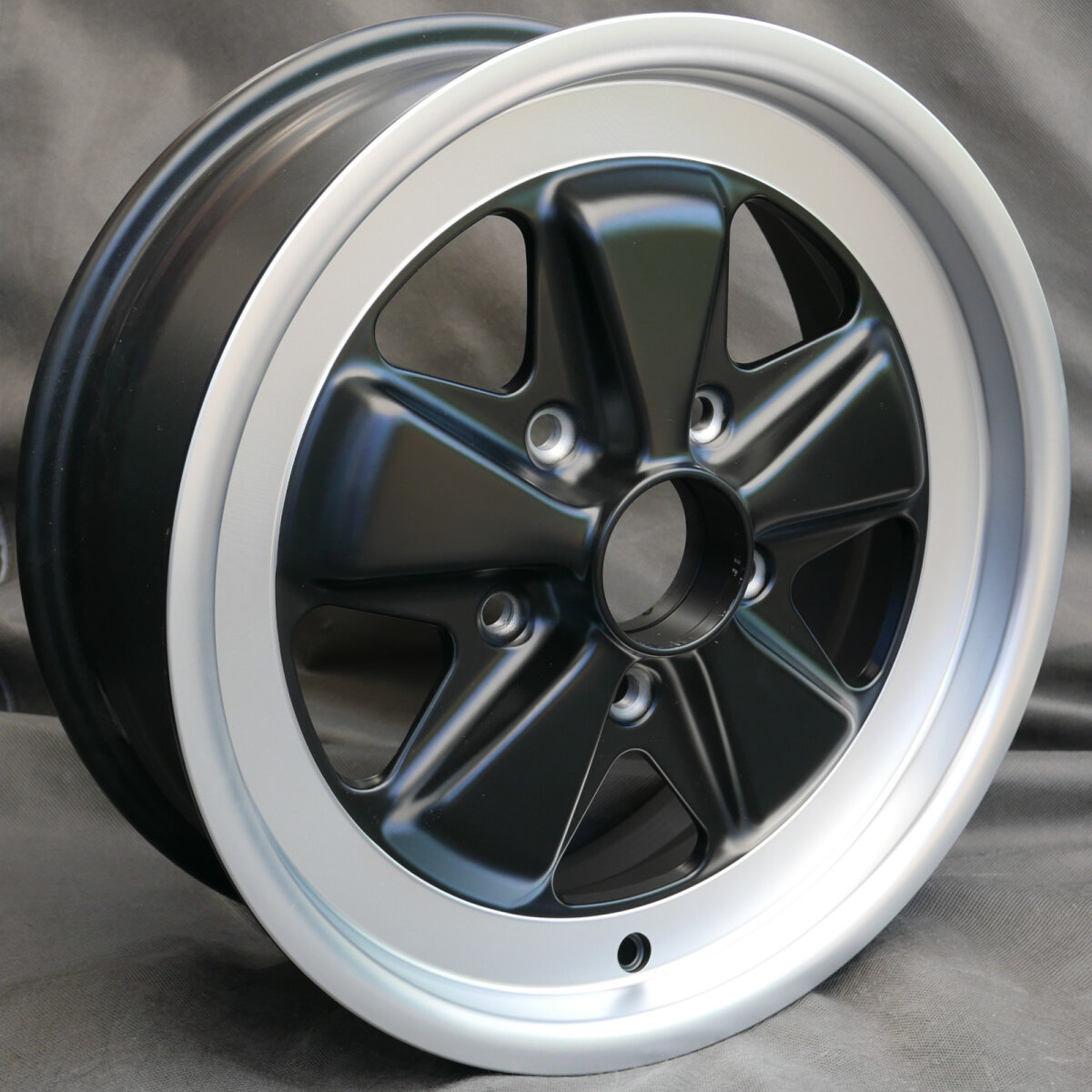 Maxilite 5-Spoke Style 6x16 – Porsche 924 Carrera GT