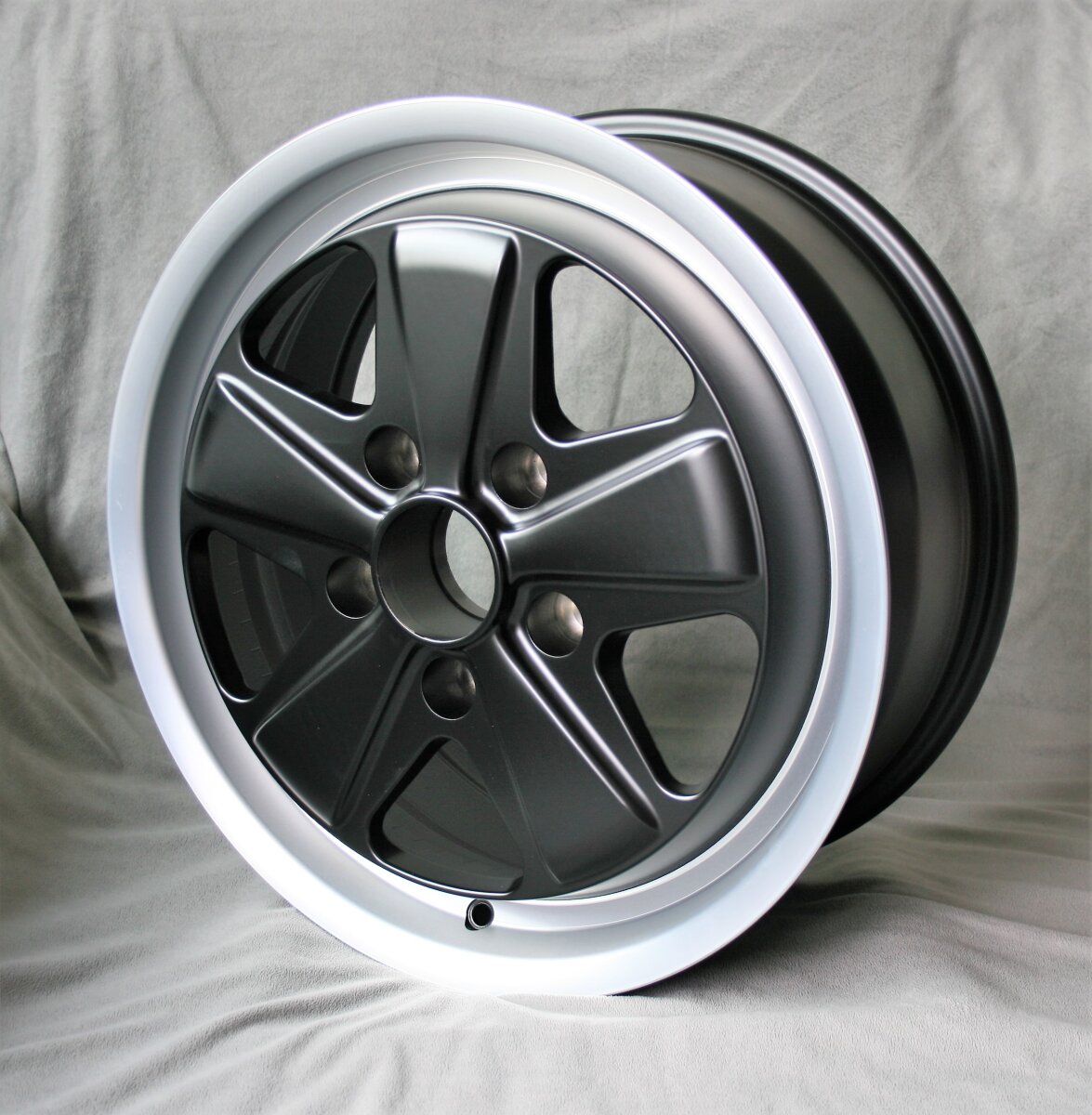 Maxilite 5-Spoke Style 7,5x17 – Porsche 996