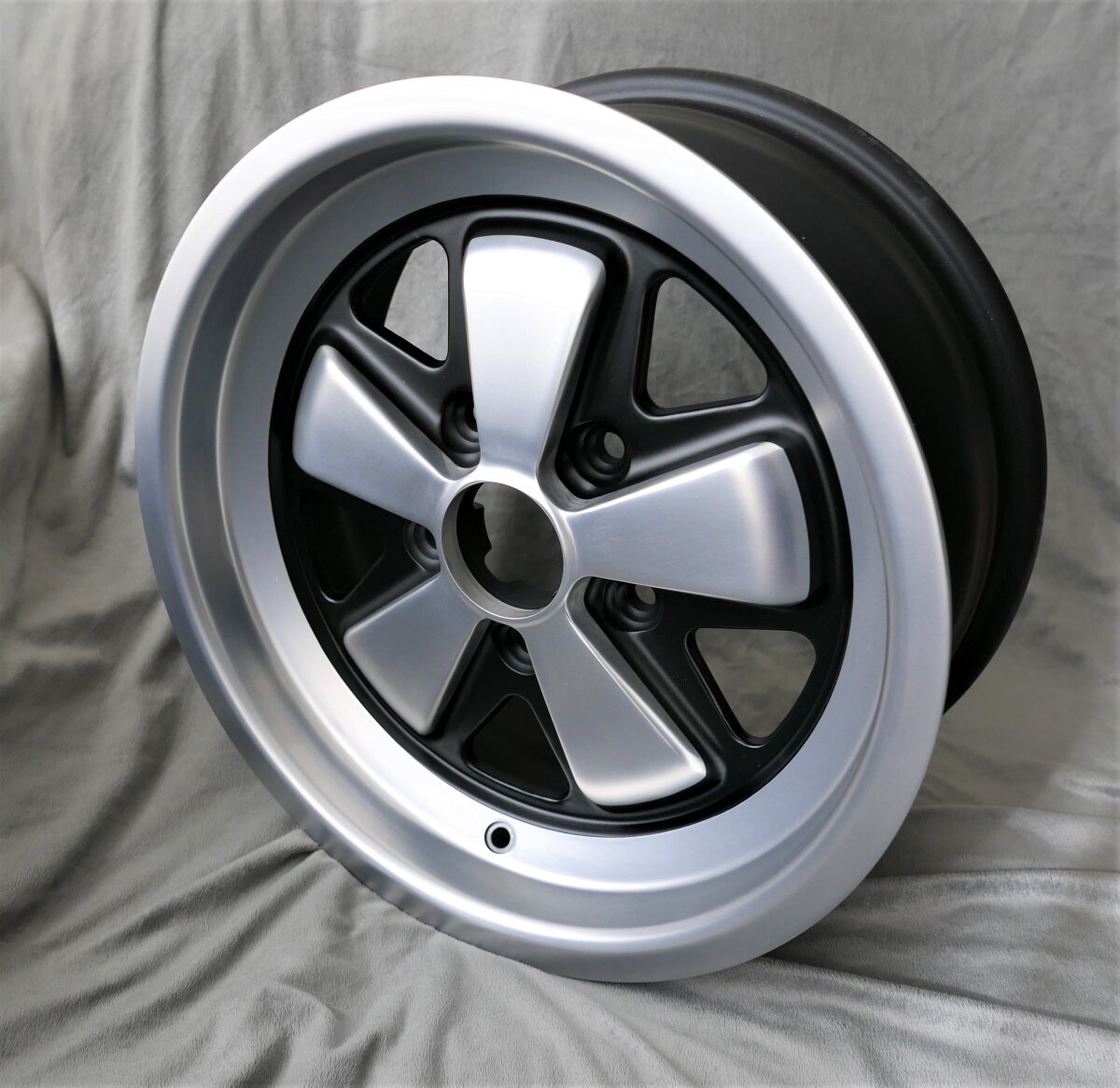Maxilite 5-Spoke Style 7x16 – Porsche 911 SC
