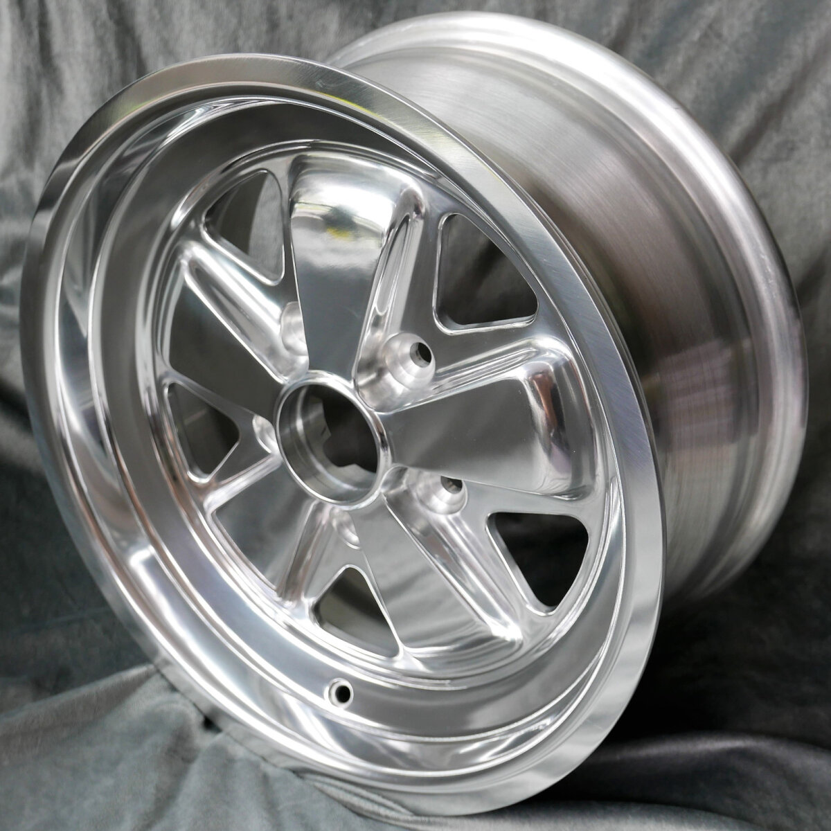 Maxilite 5-Spoke Style 7x16 – Porsche 924 Carrera GT