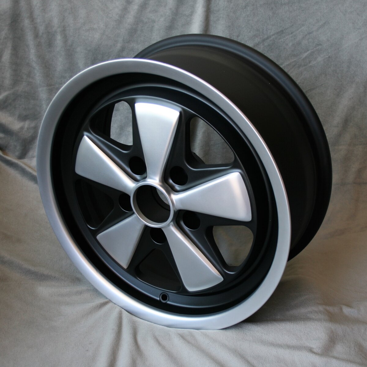 Maxilite 5-Spoke Style 7x17 – Porsche 911 SC