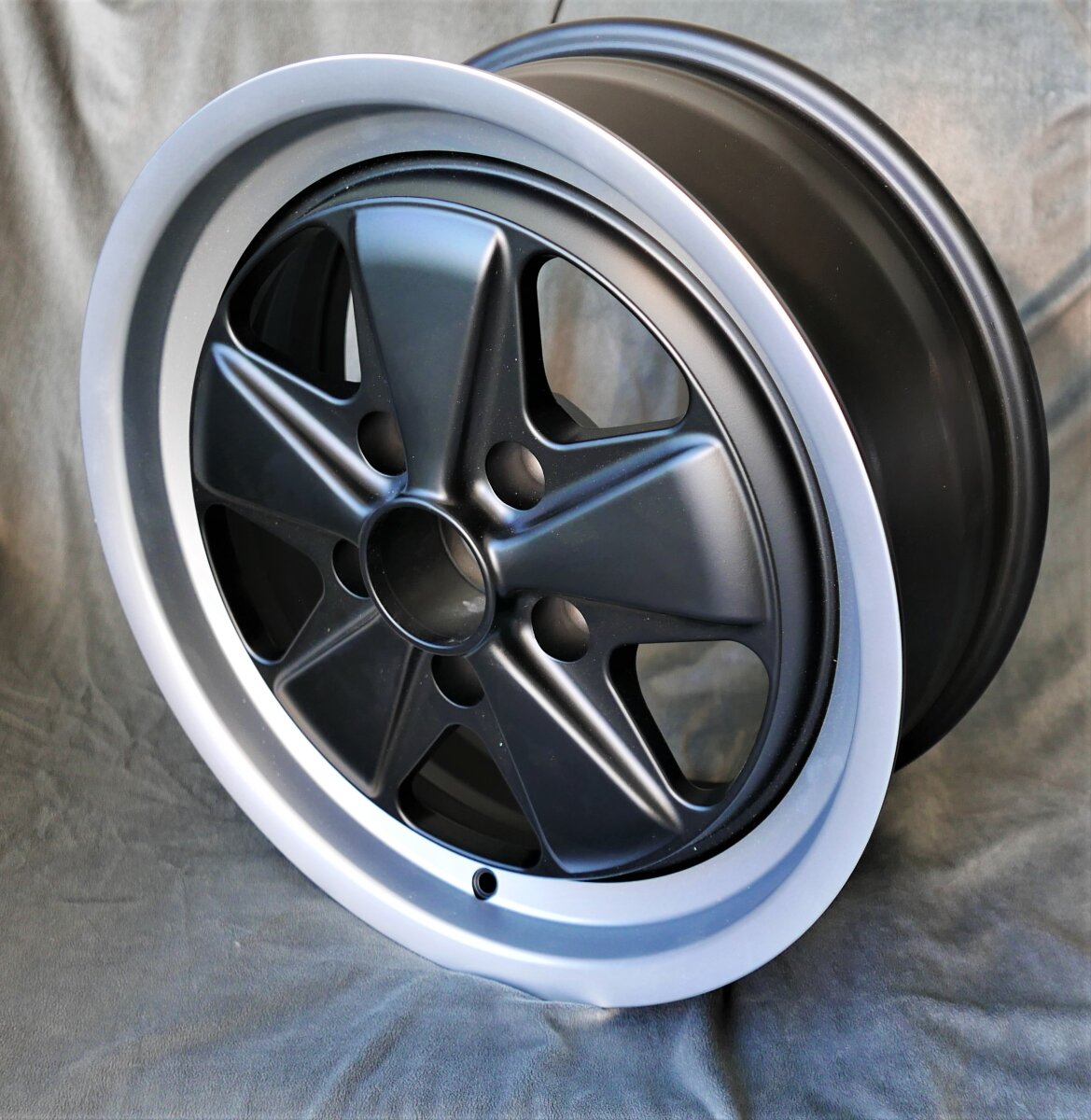 Maxilite 5-Spoke Style 7x17 – Porsche 911 Turbo 3.0