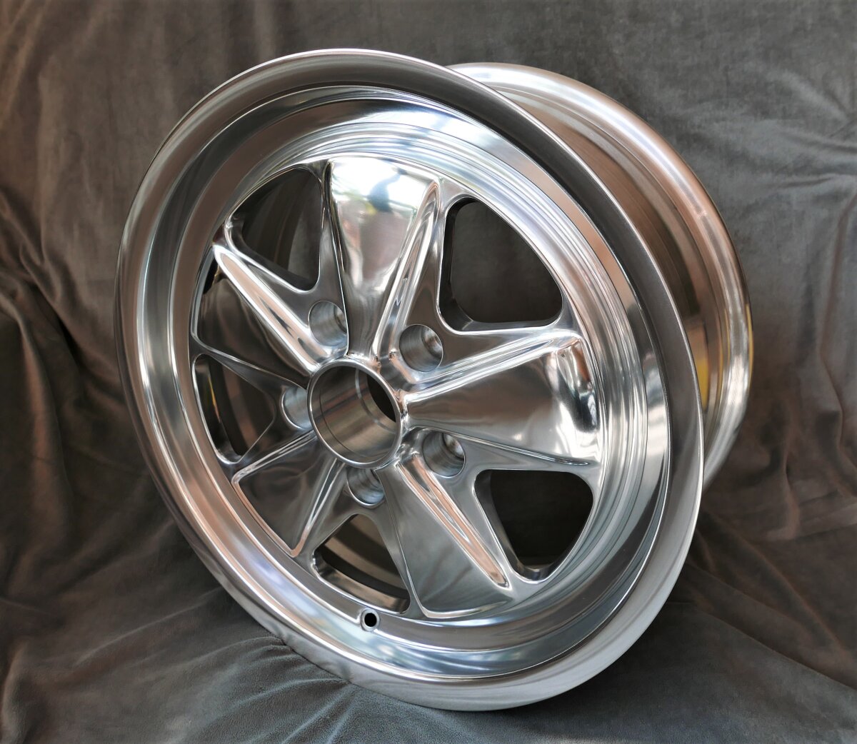 Maxilite 5-Spoke Style 7x17 – Porsche 911 Carrera 2.7/3.0/3.2