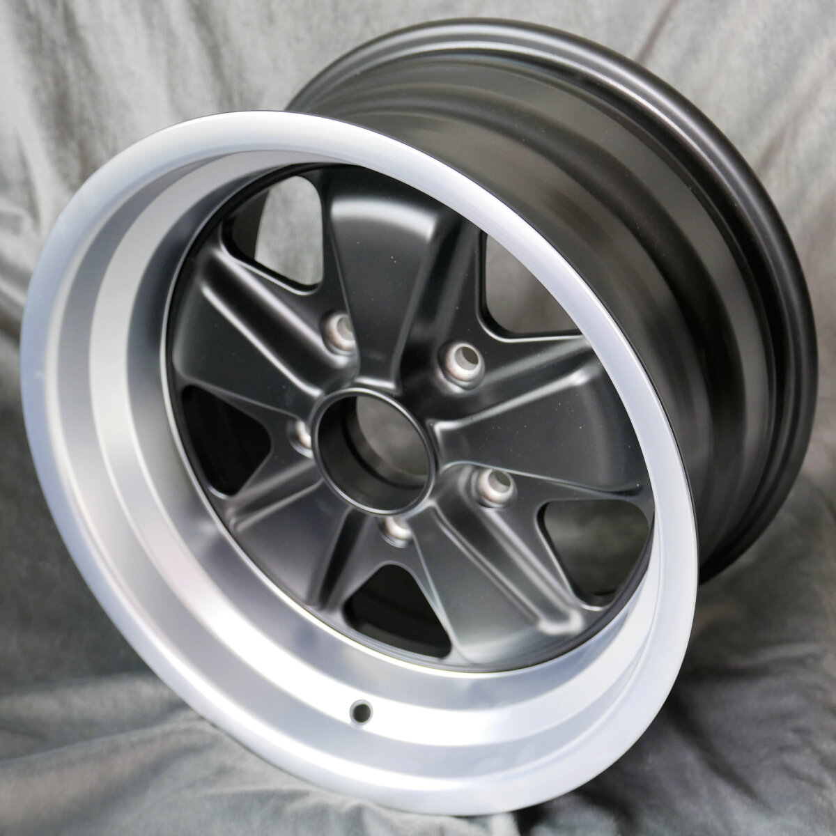 Maxilite 5-Spoke Style 8x15 – Porsche 944 1981-1986