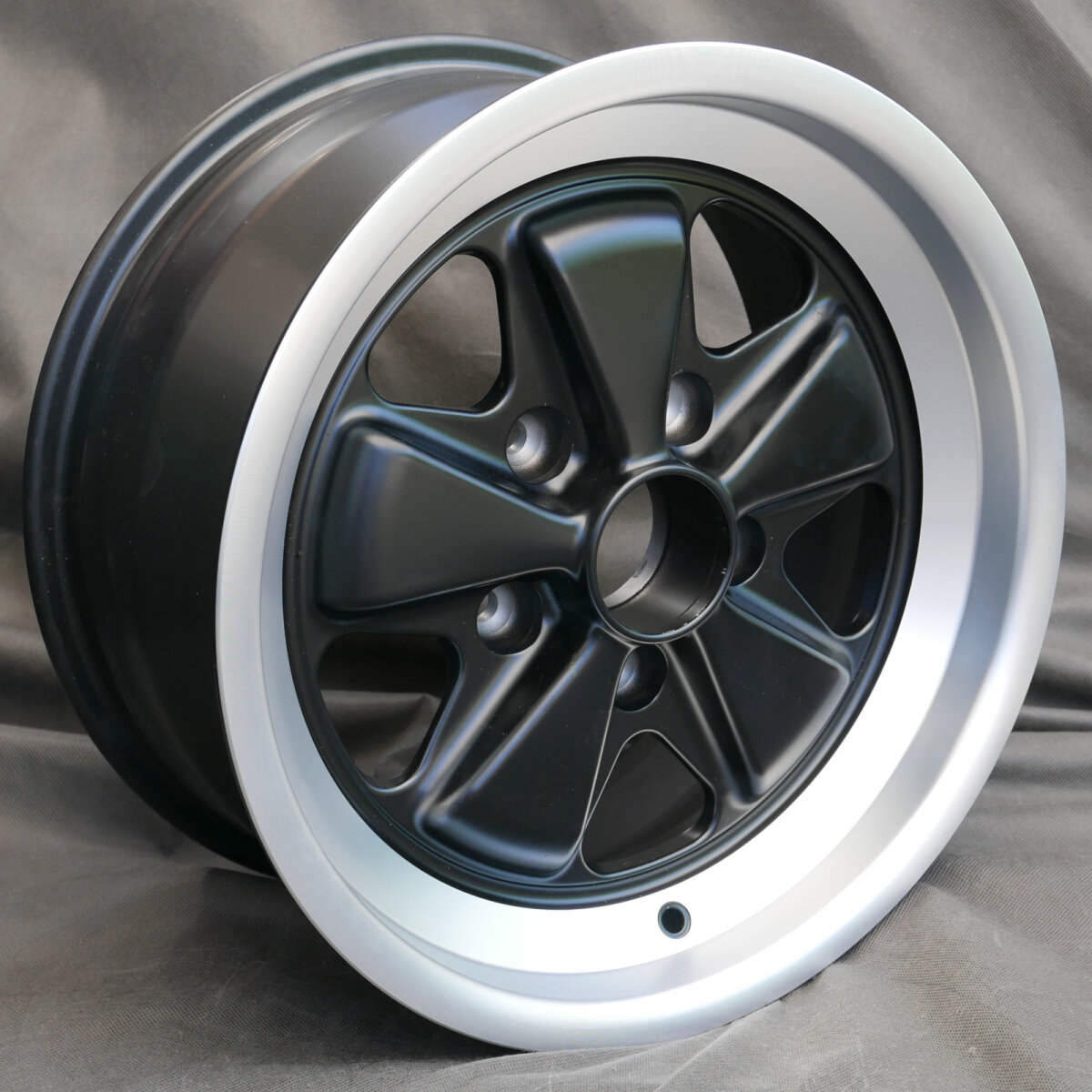 Maxilite 5-Spoke Style 8x16 – Porsche 944 1981-1986