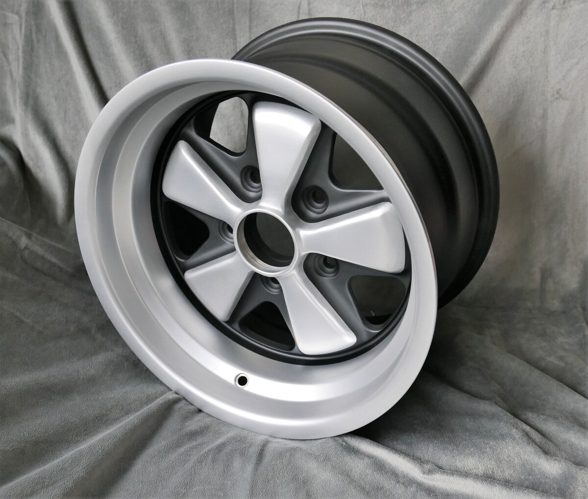 Maxilite 5-Spoke Style 9x15 – Porsche 911 Turbo 3.3
