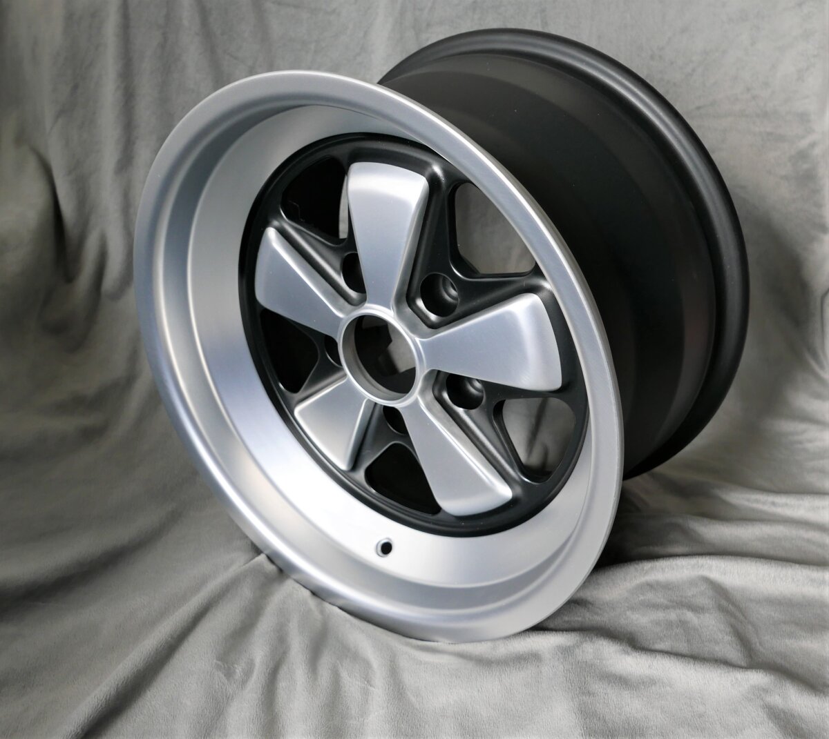 Maxilite 5-Spoke Style 9x16 – Porsche 911 Turbo 3.3