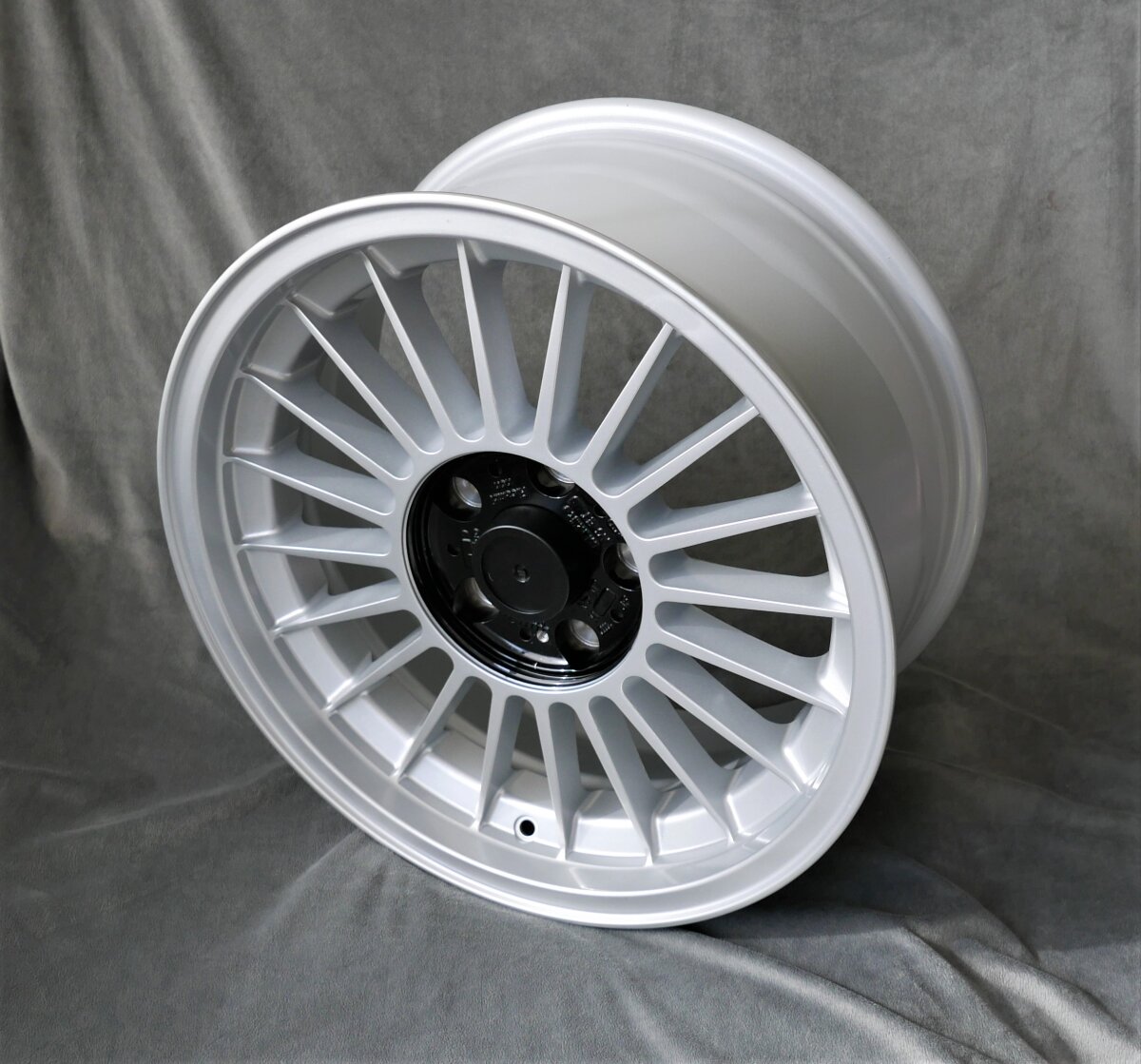 Maxilite Spoke Style 8x17 – BMW 7er E32